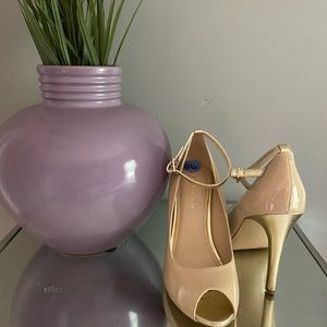 BCBG High heel/ankle strap beige patent leather